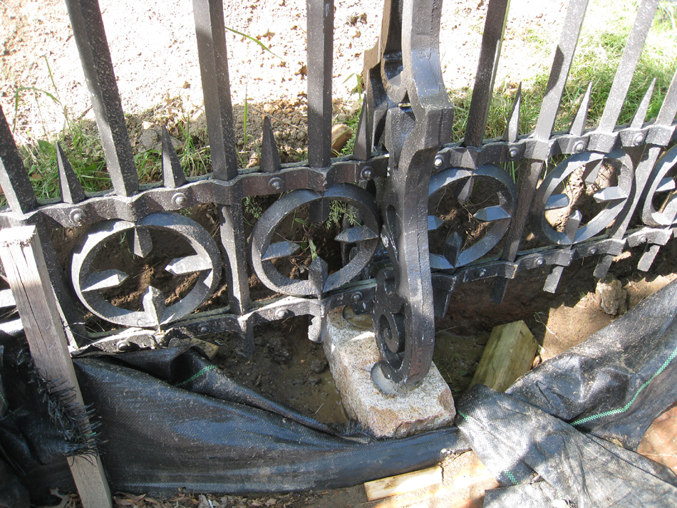 Fence--Detail of placement of fence on the Pennsylvania Ave. side - May 11, 2011